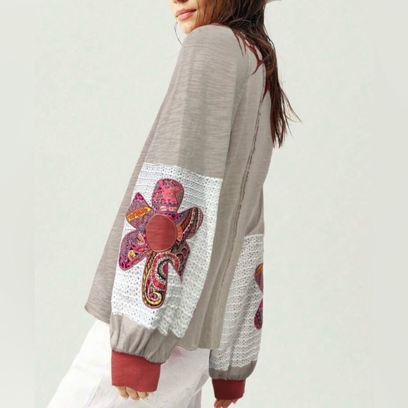 Women's Gray and Red Floral Sleeve Top - Picture 4 of 9